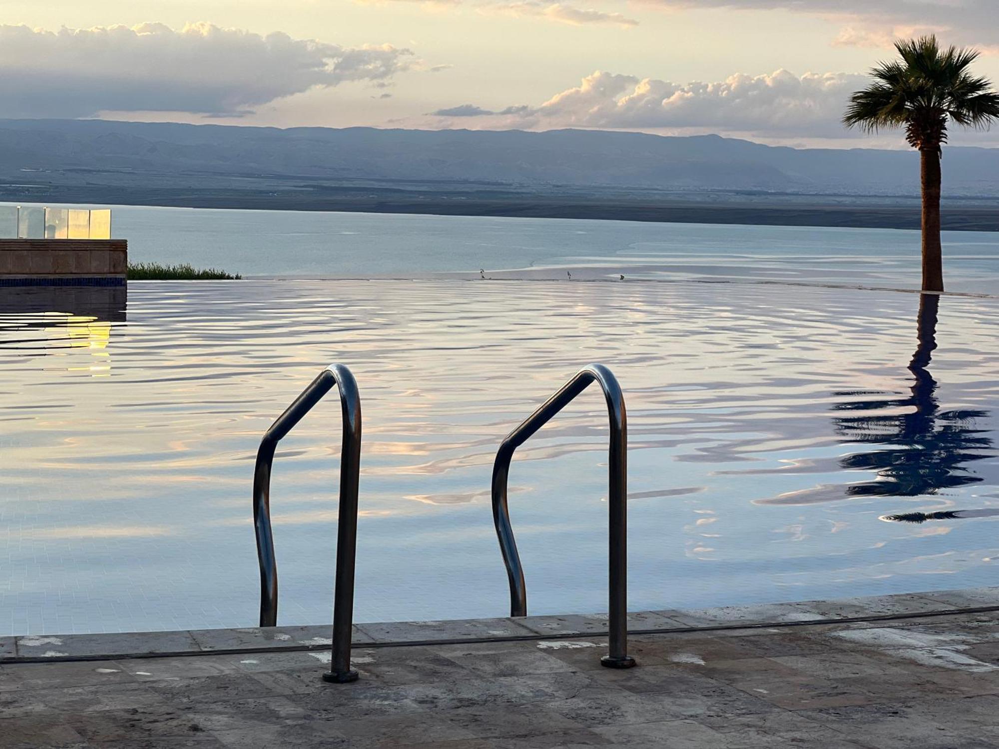 Spacious Apartments With Sea View At Samarah Resort Sweimeh Екстер'єр фото